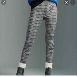 UTOPIA HIGH WAISTED BLACK AND WHITE PLAID SKINNY PULL ON PANTS LADIES MEDIUM